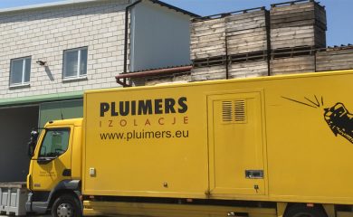 Ciężarówka Pluimers przed przechowalnią